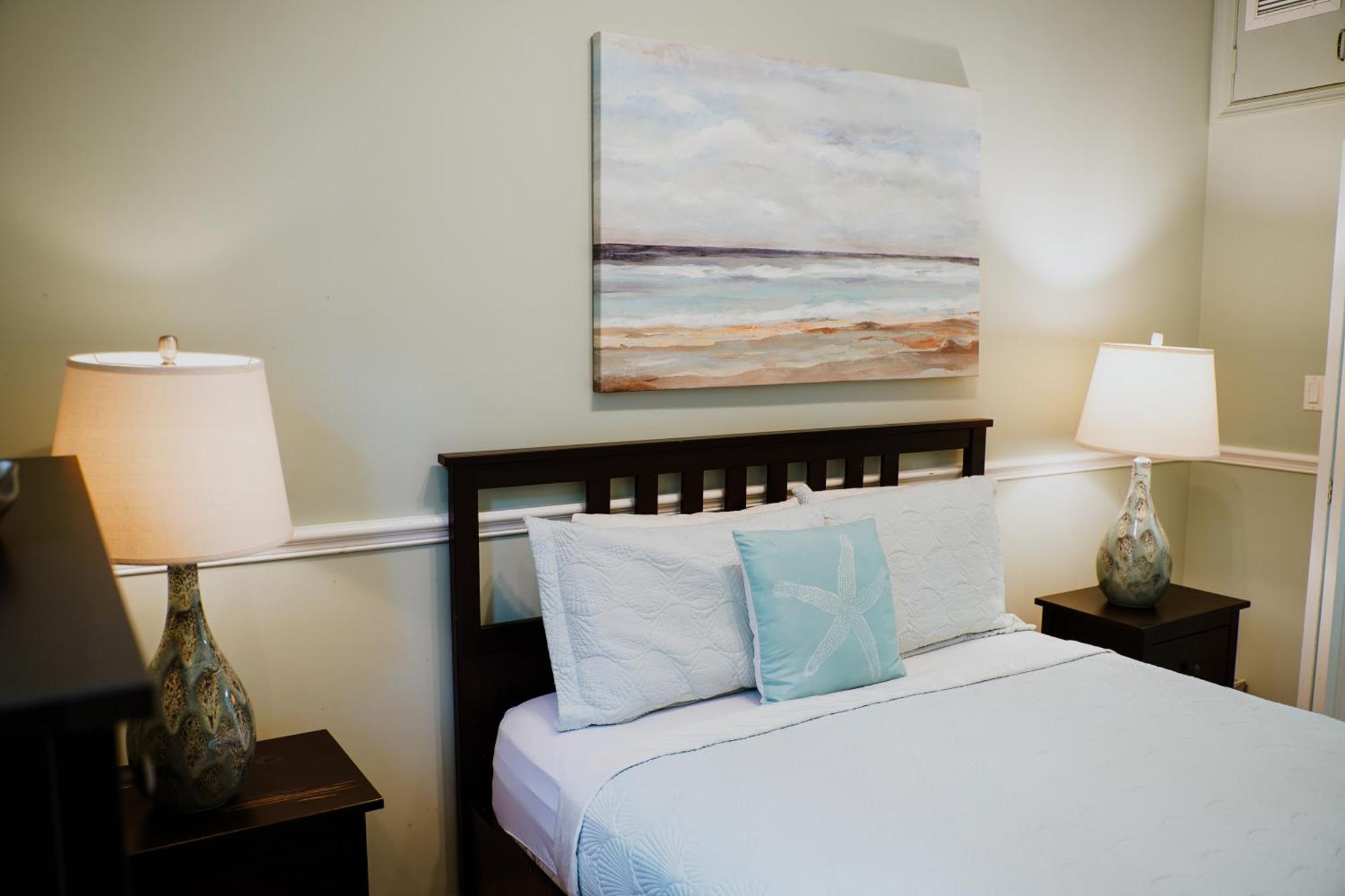 Shangri-La Boutique Bed & Breakfast West Bay Room photo