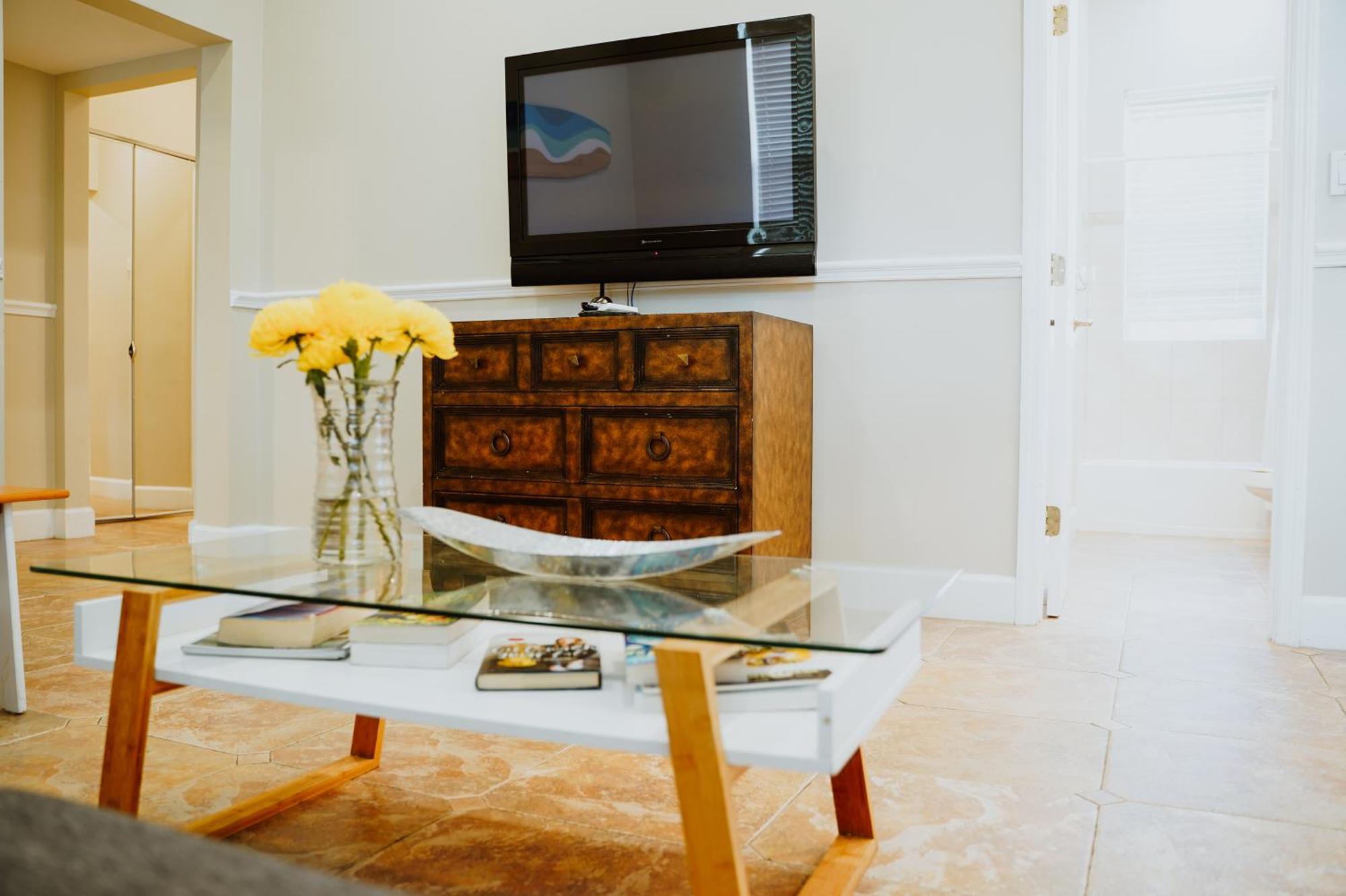 Shangri-La Boutique Bed & Breakfast West Bay Room photo